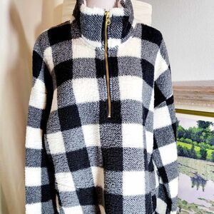 GAP XL Pull over tall wool sweater.Color Black and White